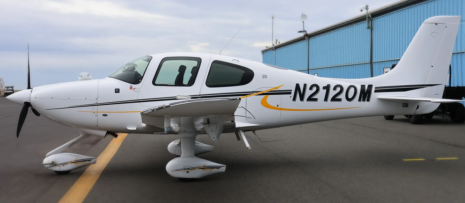 N2120m Cirrus hawaii airplane rentals