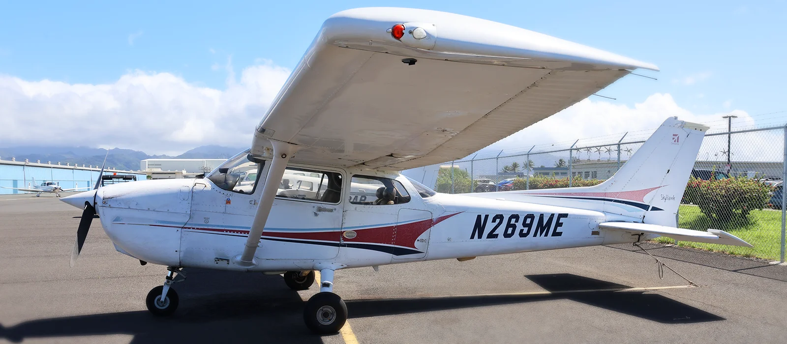 N269me Cessna 172 hawaii airplane rentals